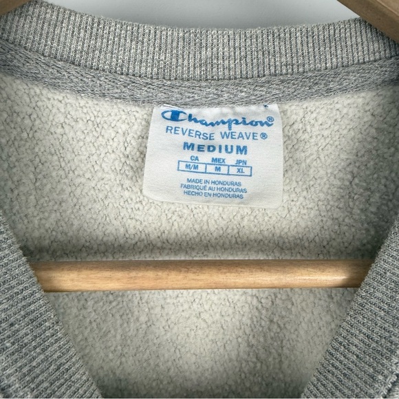 Champion Reverse Weave Cropped Crewneck Sweatshirt – Size Medium - Picture 6 of 9